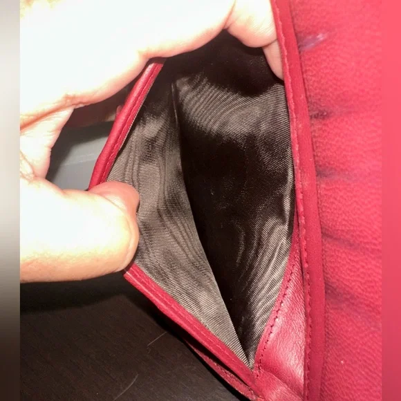 Bottega Veneta Woven Burgundy Classic Leather Wallet - Authentic - Picture 8 of 15